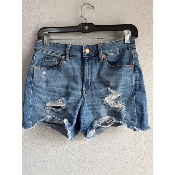 Universal Thread Woman's Distressed Jean Shorts Blue Size 4 Raw Hem Stretch - Picture 1 of 7